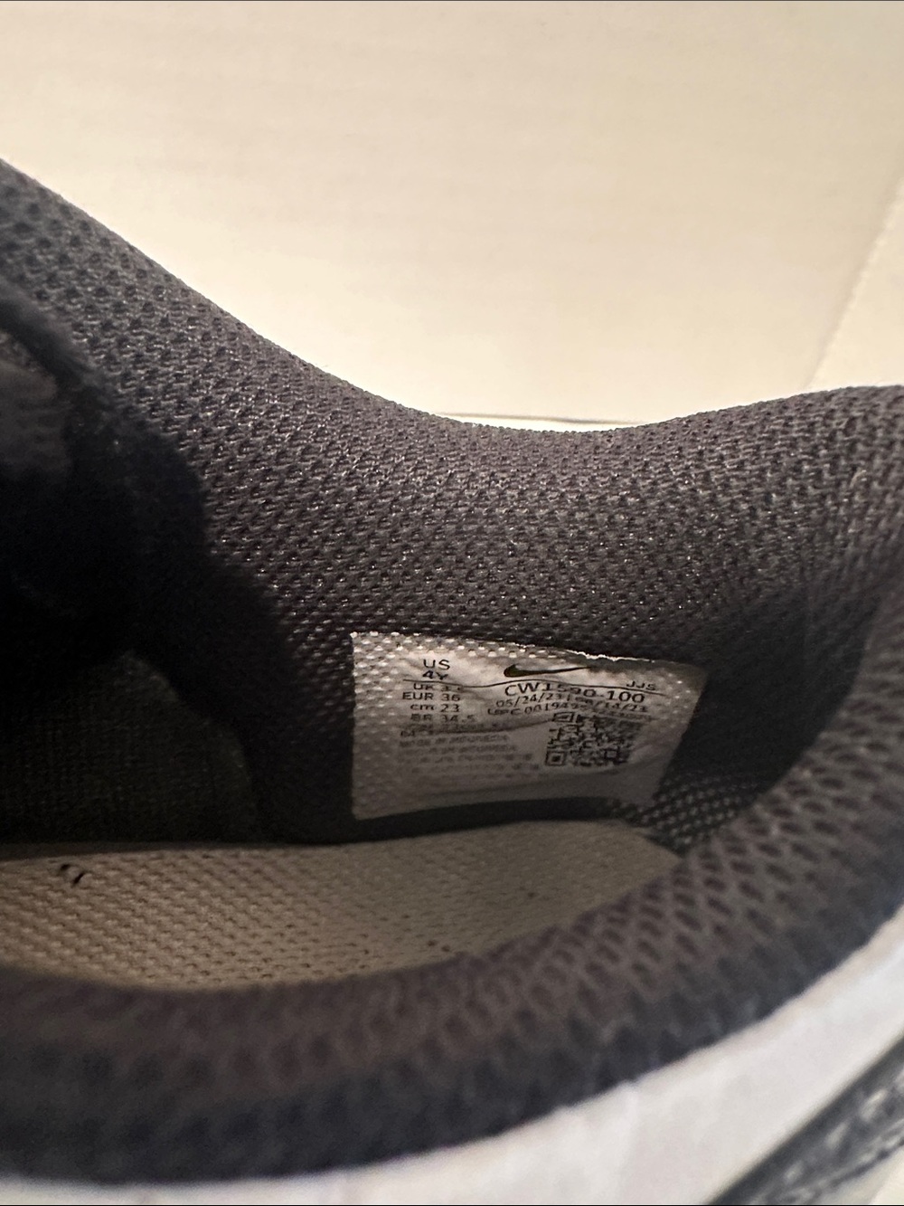 Nike Dunk Low Retro White Black
Panda (PS) Size 4Y (youth) - Picture 12 of 16